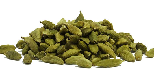 gousses entières de cardamome verte